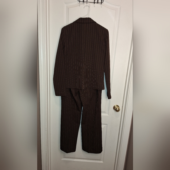 CATO / BROWN PINSTRIPE WOMEN'S PANTS SUIT / SIZE 10/12 - Picture 2 of 14